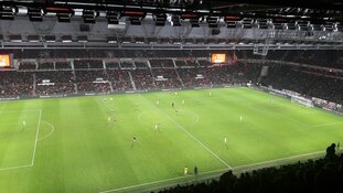 AZ ondanks sterke eerste helft onderuit bij PSV