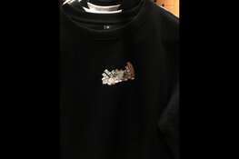 Ex-dakloze maakt kledinglijn en helpt hiermee dak- of thuislozen