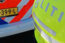 Grondstoffen voor drugs in gekanteld busje