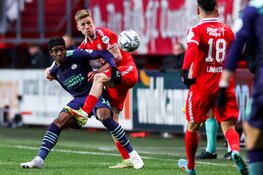 PSV naast FC Twente in spektakelstuk