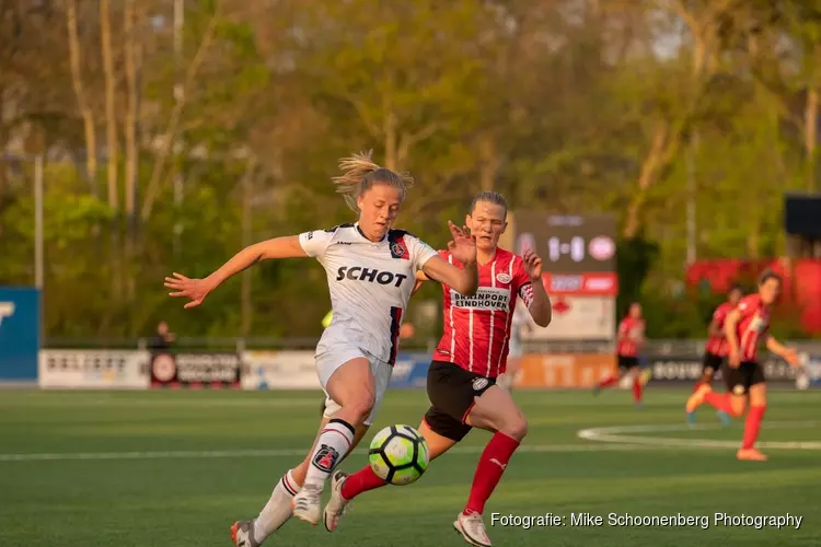 PSV Vrouwen komt door late treffer Van Lunteren goed weg in Alkmaar