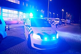 Overvaller overmeesterd door gasten restaurant