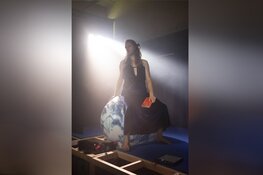 Illustere Figuren speelt Titaantjes. Een jubileum waar het voortbestaan van afhangt.