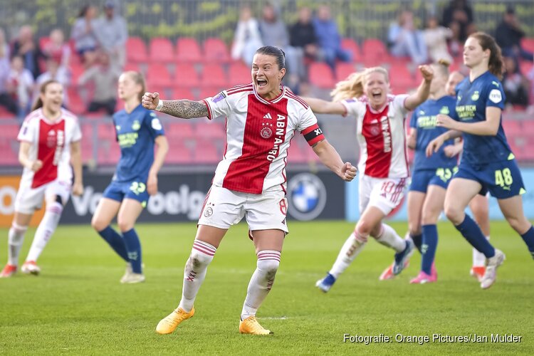 Ajax Vrouwen winnen in slotfase van PSV