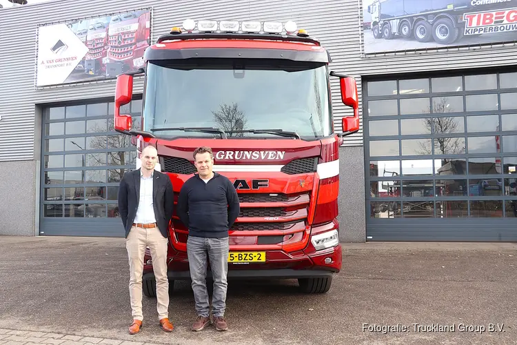 Primeur voor Van Grunsven Transport met eerste NGD DAF XF-en van Truckland