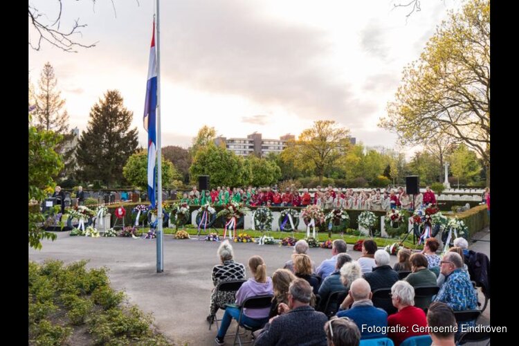 Dodenherdenking 4 mei op begraafplaats Oude Toren