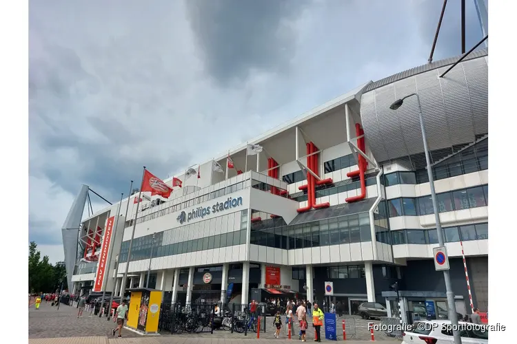 PSV duidelijk te sterk voor Sparta bij competitiestart