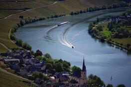 Provincies Noord-Brabant en Limburg overhandigen lijst aanbevelingen voor duurzame scheepvaart