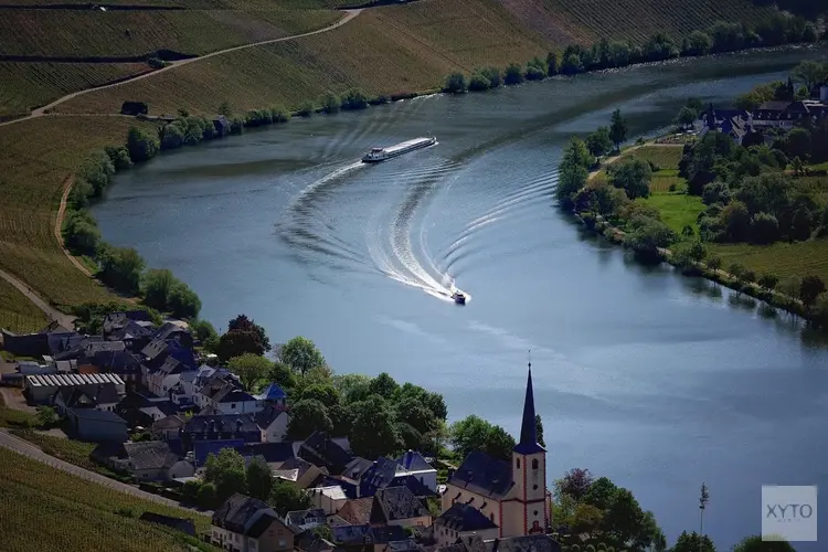 Provincies Noord-Brabant en Limburg overhandigen lijst aanbevelingen voor duurzame scheepvaart