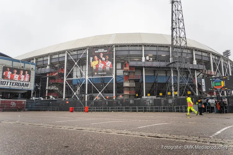PSV maakt einde aan ongeslagen status Feyenoord dankzij hattrick Saibari