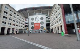 Ajax Vrouwen winnen van PSV na laat eigen doelpunt