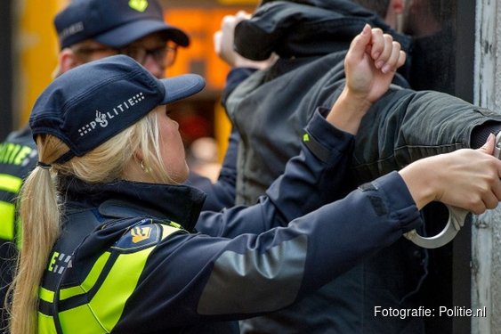 Politie treedt op bij carmeeting; man aangehouden voor belediging
