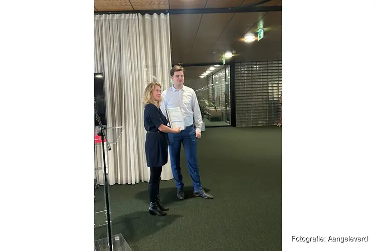 Cas Theuws (FVD) biedt petitie aan voor verbetering van N69