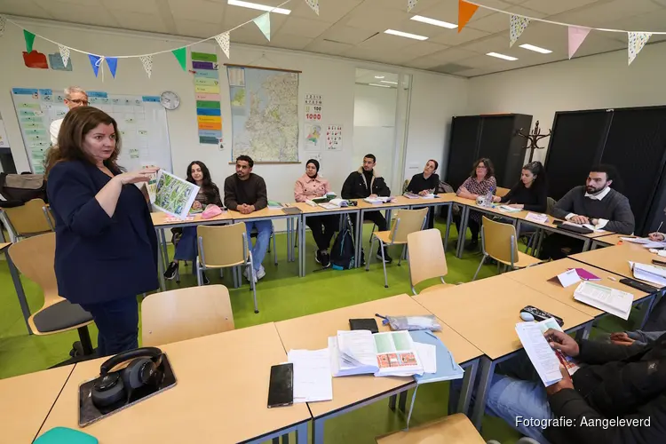 Asielzoekers in Eindhoven opgeleid voor banen in de microchipindustrie