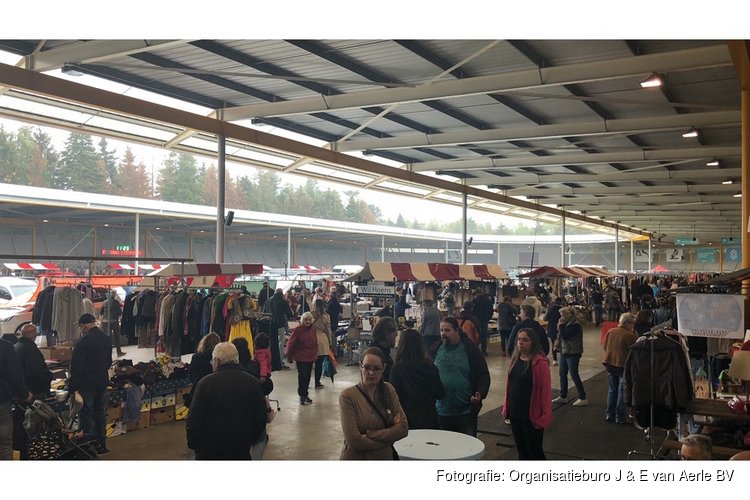 De Grootse Vlooien- & Vintagemarkt van Brabant op zondag 17 mei op de ijsbaan in Eindhoven
