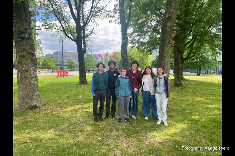 Open podium avond: Stage Tree