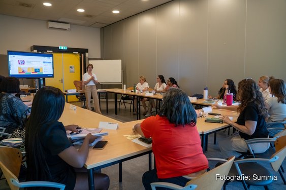 ASML en Summa zetten succesvol taalprogramma voor internationals voort