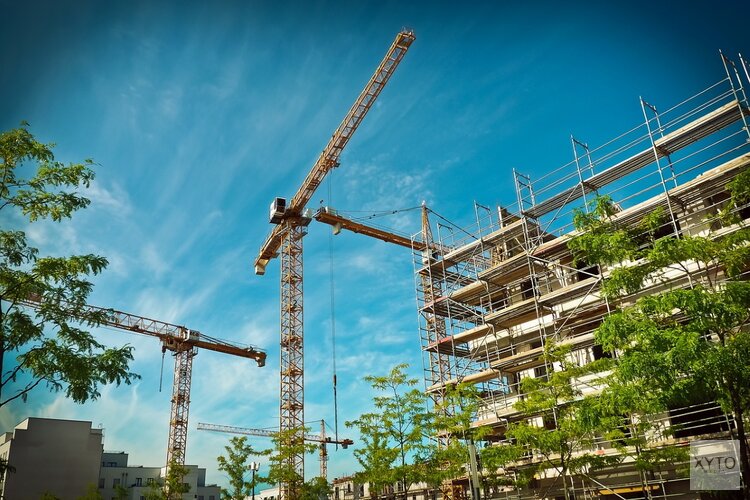 Woningbouw op wachtlijst, ASML groeit door: PRO wil uitleg